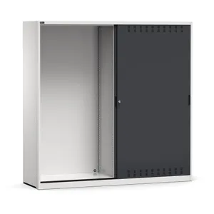 Fami - Armadio con porte scorrevoli fessurate