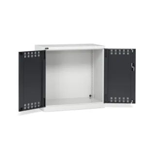 Fami - Armadio con porte a battente fessurate