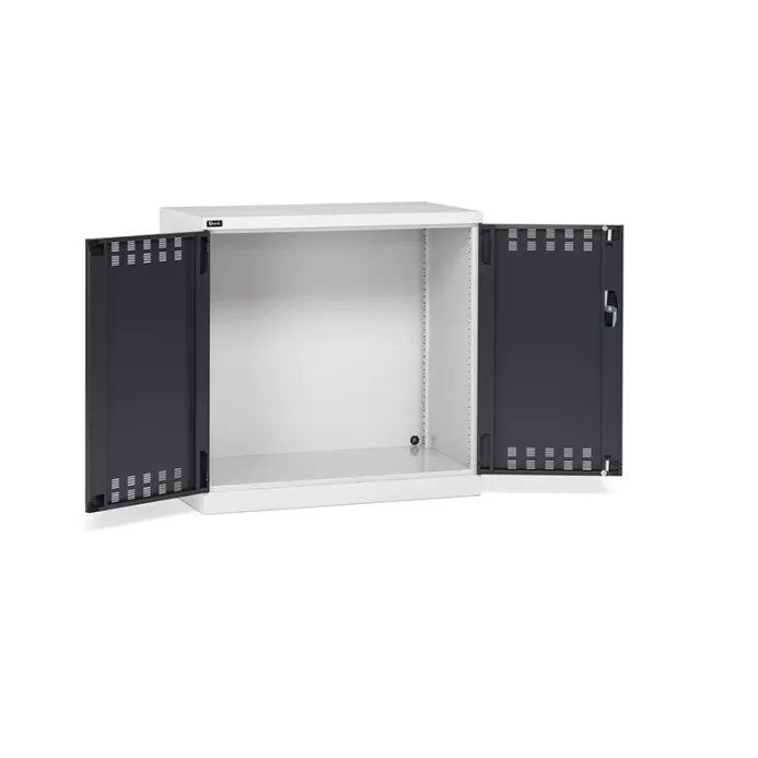 Fami - Armadio con porte a battente fessurate
