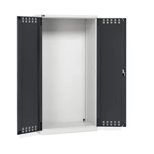 Fami - Armadio con porte a battente fessurate